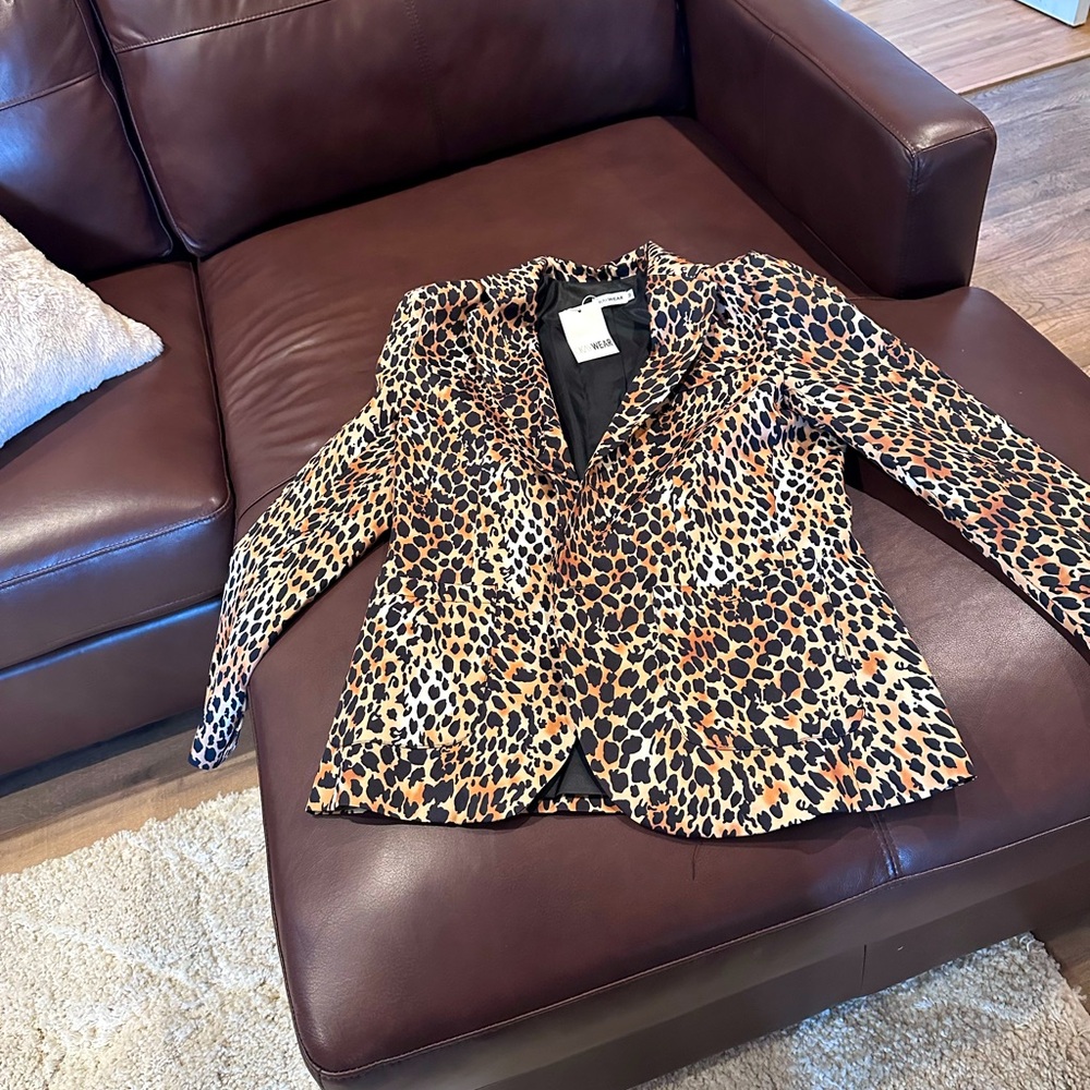I have I nice men’s sport jacket size medium